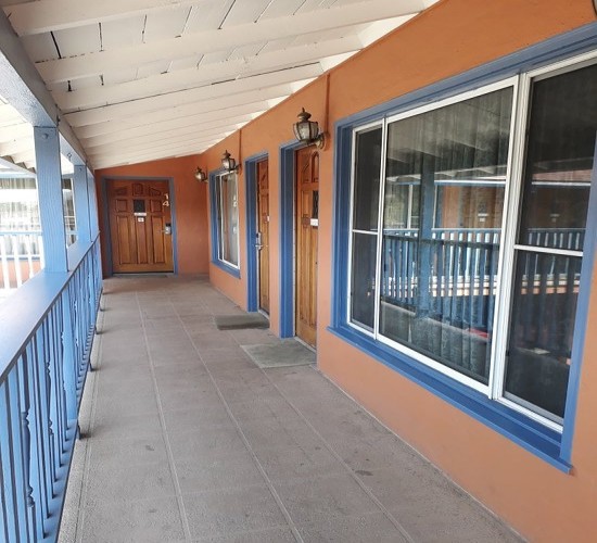 Welcome To Los Padres Inn - Exterior Corridors 