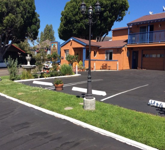 Welcome To Los Padres Inn - Ample Parking