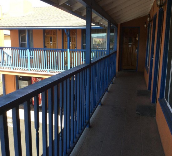 Welcome To Los Padres Inn - Exterior Corridors 