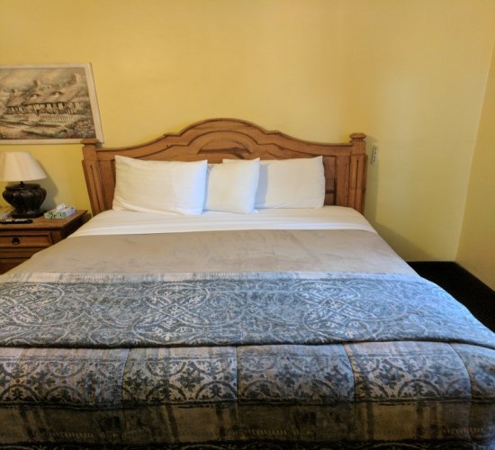 Welcome To Los Padres Inn - Queen Room